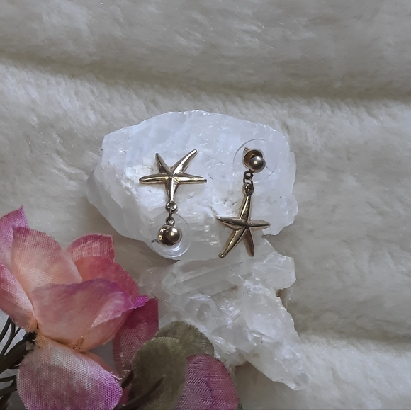 Golden Starfish Pierced Earrings - Picture 7 of 7